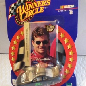 NASCAR Black DuPont No. 24 Jeff Gordon Die Cast & Collector Card, IOP