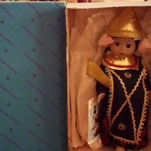 Madame Alexander 7 1/2&quot; (8&quot;) Indonesia doll with Original Box 579