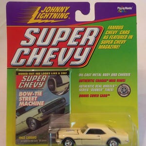 Johnny Lightning Super Chevy Bow-Tie Street Machine Die-Cast Fahrzeug & Karte, MIP