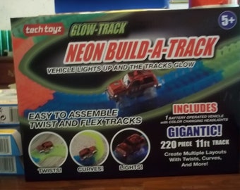 Tor Neon Glow-Track z podświetlanym pojazdem i świecącym torem, MIB