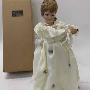 AVON Fine Collectibles Special Memories Mother & Child Margaret Doll, IOB