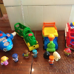 4 Music/Singing/Talking/Music & Light Up Fisher Price Little People Toys