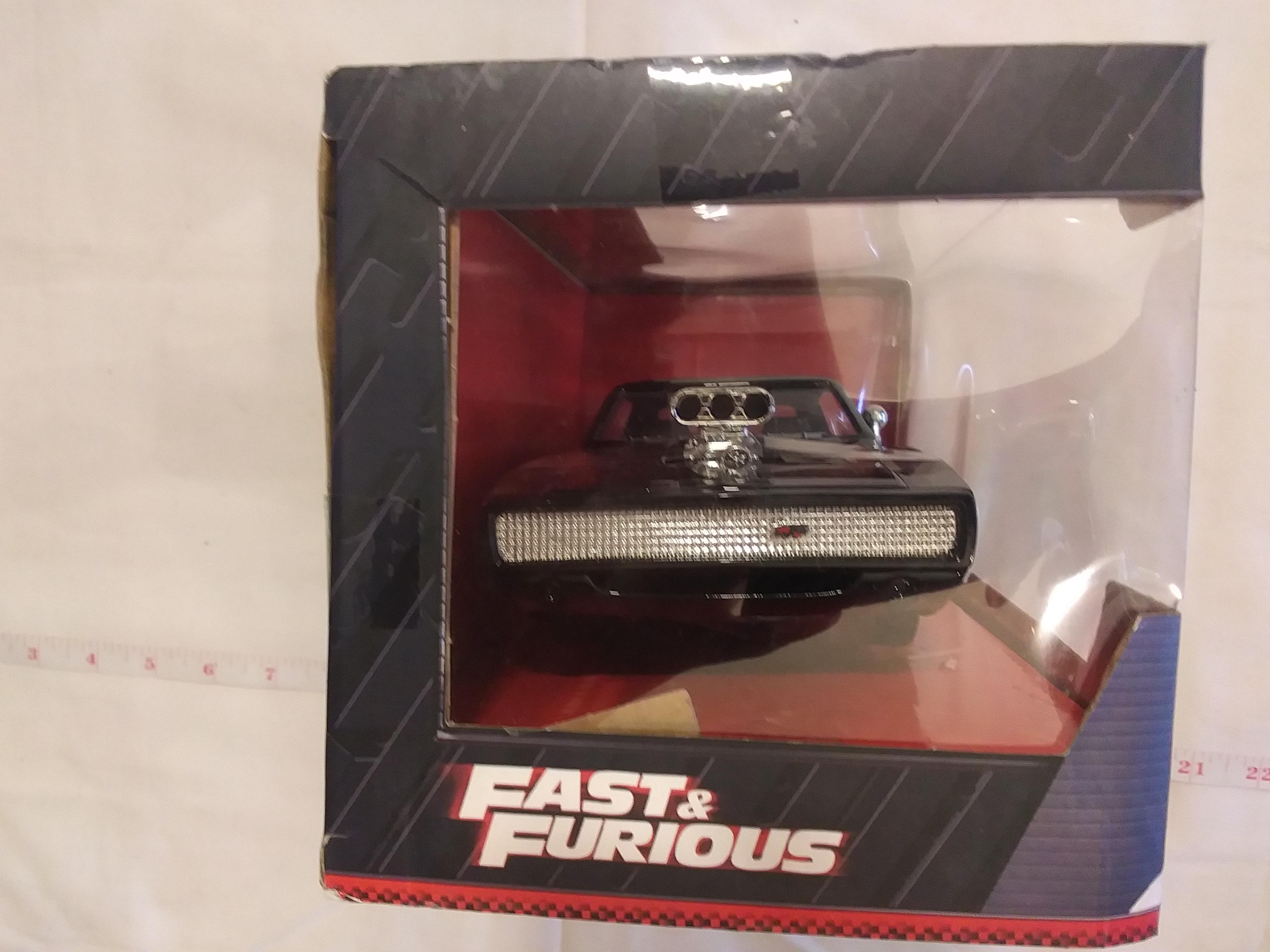 ワイルド・スピード ドムのダッジ チャージャー R/T ダイキャスト 