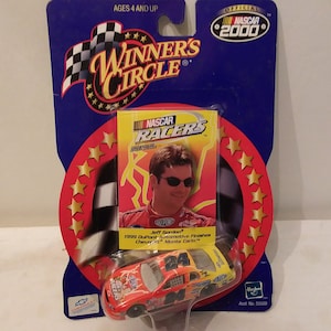 Nassar-Du-Pont-No.-24-Jeff-Gordon-Druckguss mit Collector Card (v1), MIP
