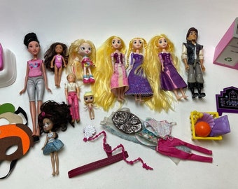 10 Barbie, Disney, OMG, Frozen Fashion Dolls, ropa, zapatos y accesorios+