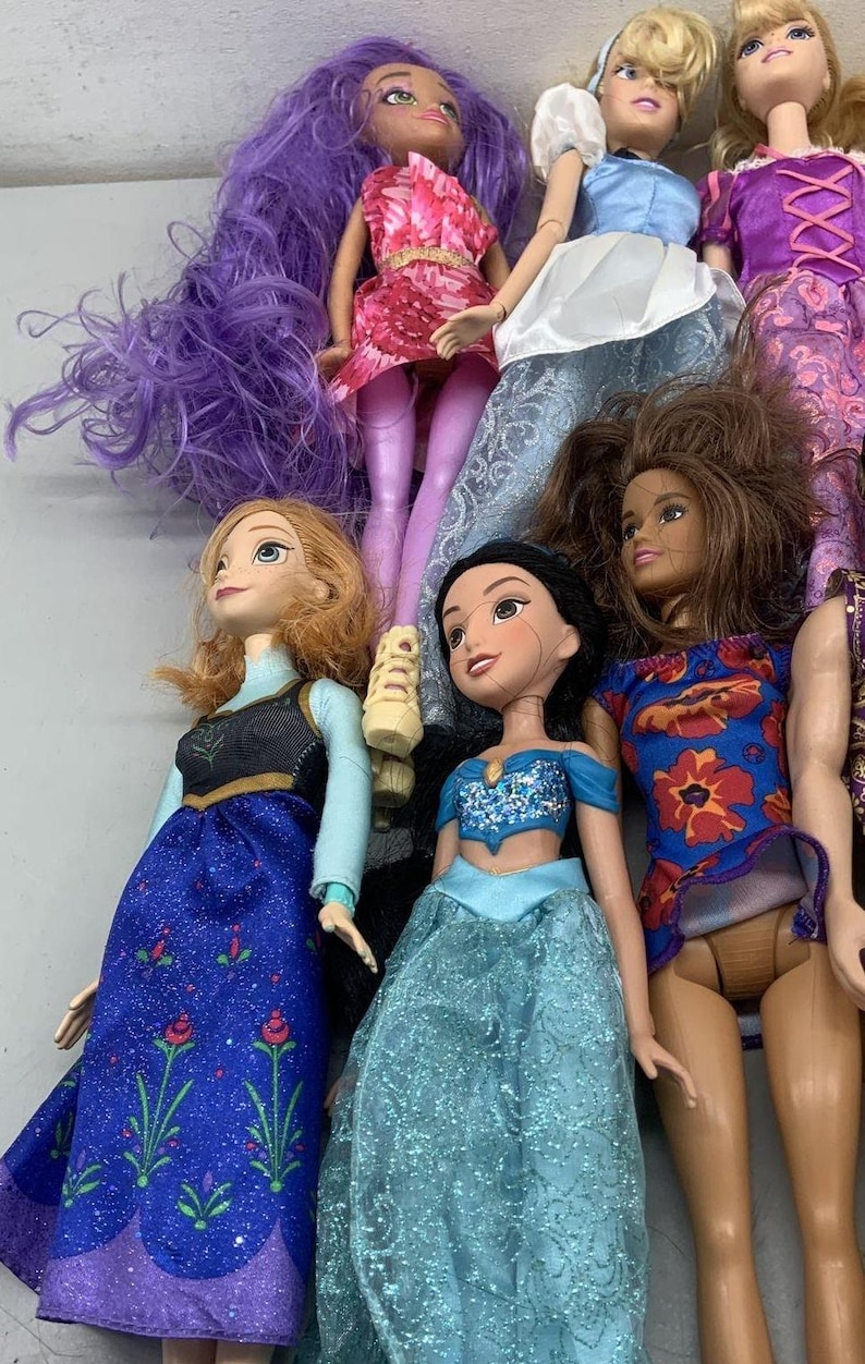 15 muñecas de princesas Disney de Mattel: Elsa, Anna, Mulan, Jasmine y Aladdin imagen 2