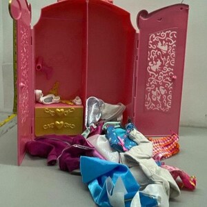 Barbie & Disney Princess Dolls - Ariel, Beast, Horse, Furniture, Wardrobe Closet, Barn image 11