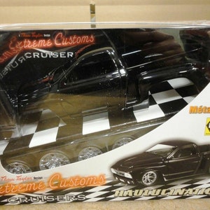 Extreme Customs Cruisers Haulucination 1/24th Scale diecast metal model (offers)