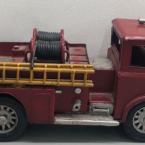 Décoration détaillée faite main de modèle de camion de pompier en métal du marché mondial