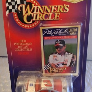 1997 Nassaucar Dale Earnhardt No. 3 Goodwrench Druckguss-Auto & Sammlerkarte