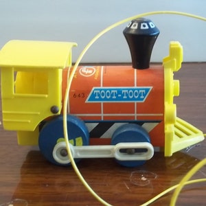 Vintage 1964 Fisher-Price Toot-Toot Train Engine Locomotive pull toy