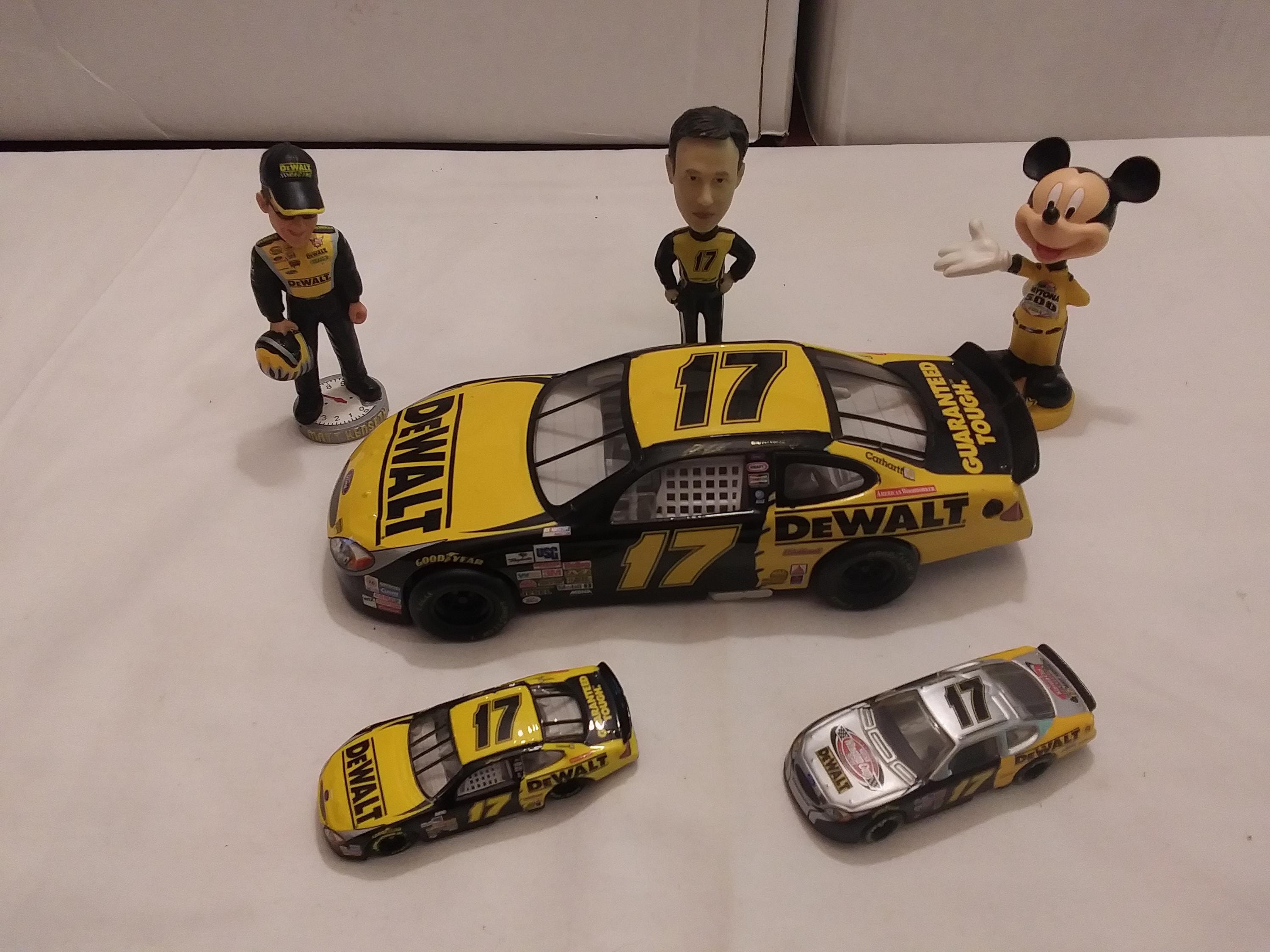 6 NASCAR Stock Car Matt Kenseth No. 17 Dewalt Die-cast & Bobble