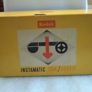 Vintage Kodak Instamatic 304/Outfit camera with original box