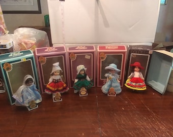 5 muñecas coleccionables vintage "Dolls of All Nations", cajas IO con bases