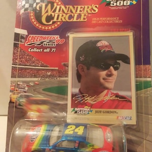 1999 NASCAR DuPont #24 Jeff Gorden Daytona 500 Winner Die-Cast & Trading Card, MIP