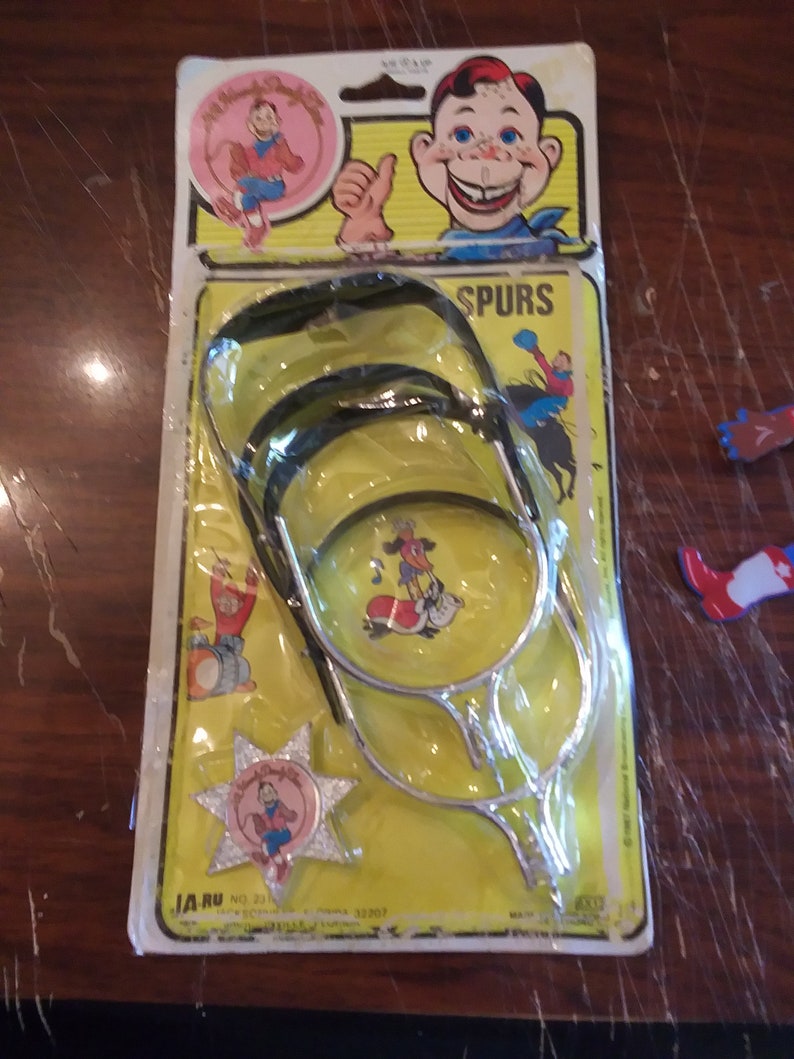 1987 Howdy Doody Horse Spurs and Badge Set 1988 Howdy Doody - Etsy