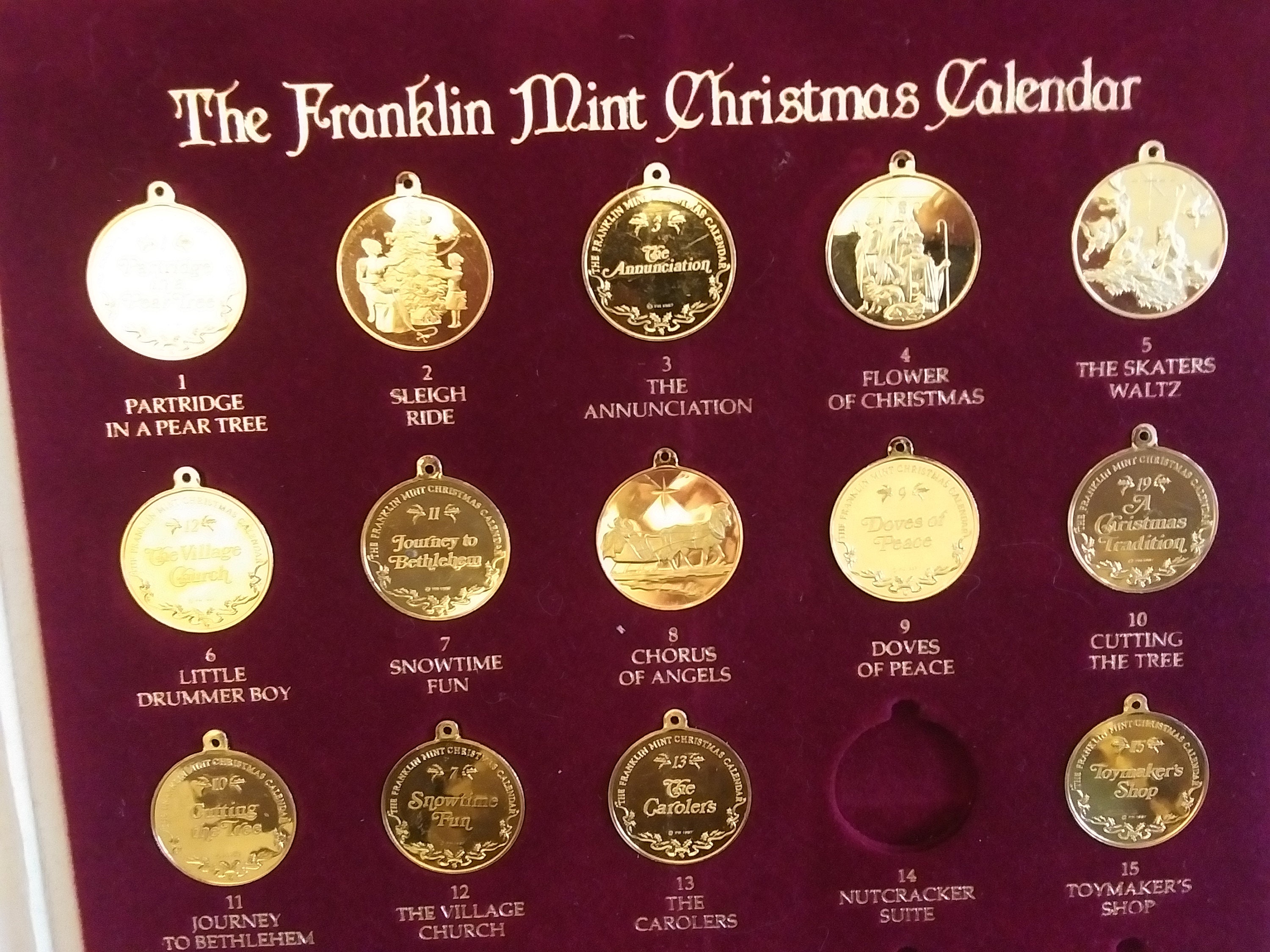 The Franklin Mint Christmas Calendar Gold 20 Medallion Ornament
