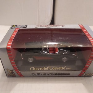 Road Signature Collection - 1957 Chevrolet Corvette Die-Cast Vehicle, 1/43rd Scale