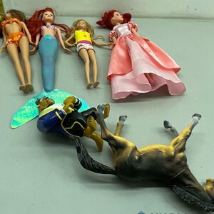 Barbie & Disney Princess Dolls - Ariel, Beast, Horse, Furniture, Wardrobe Closet, Barn image 12