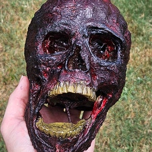Charred Human Skull - Spooky Macabre Head Vinyl and Cotton/latex Halloween Decoration