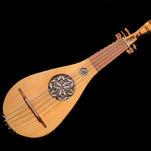 Medieval gittern/lute custom
