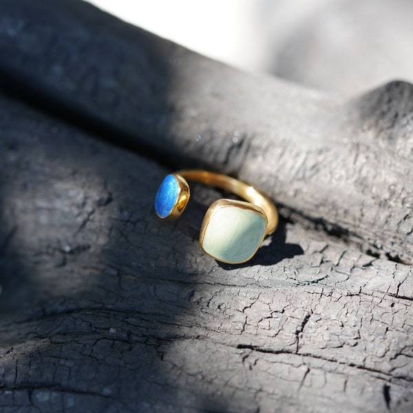 Ring mit Stein, Edelstahl Ring vergoldet aus 18K Edelstahl mit Resin besetzt, verstellbarer, filigraner Ring