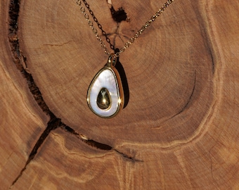 Necklace with avocado pendant and mother-of-pearl, stainless steel jewelry, 316L stainless steel with 18k gold plating