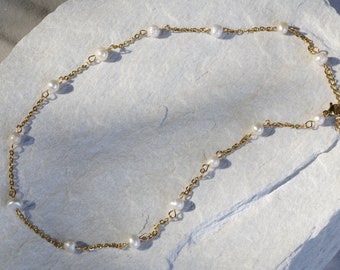 Necklace with natural pearls, gold-plated chain made of 316L stainless steel with 18k gold plating, stainless steel jewelry