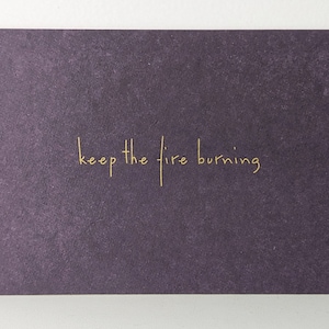 Postkarte "keep the fire burning" -  stay tuned, auf fester Holzschliffpappe gedruckt