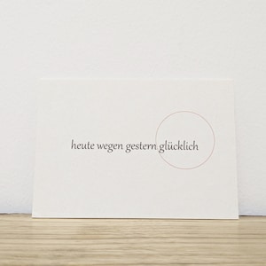 Mini Din A7 Postkarte "heute wegen gesten glücklich" -  auf fester Holzschliffpappe gedruckt