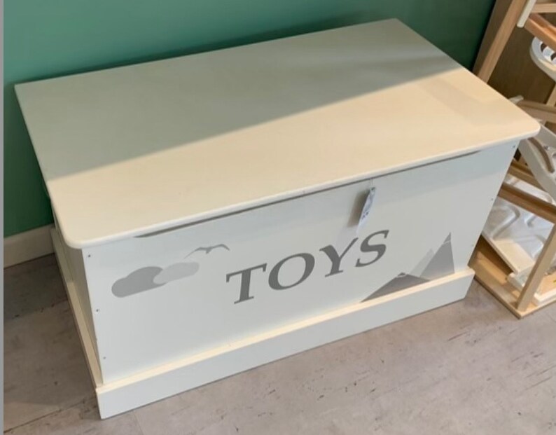 AmishMadeStore Wooden Toy Box