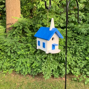 Wren Birdhouse, unique Birdhouse, church Birdhouse, wren Bird House, Amish made Birdhouse.  Choose from 19 diffent colors!!