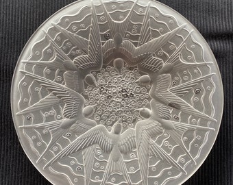Vintage P d&#39;Avesn &quot;Hirondelles&quot; Glass Bowl Large Opalescent Frosted Art Glass Center Piece Bowl Swallows Birds 1940&#39;s France.