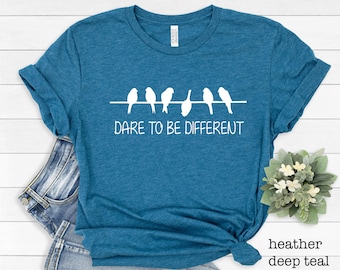 Camiseta de mujer con estampado de pájaros, camiseta "Atrévete a ser diferente", camiseta motivacional, camiseta inspiradora, camiseta gráfica para mujer, camiseta bonita para mujer, regalo para ella.