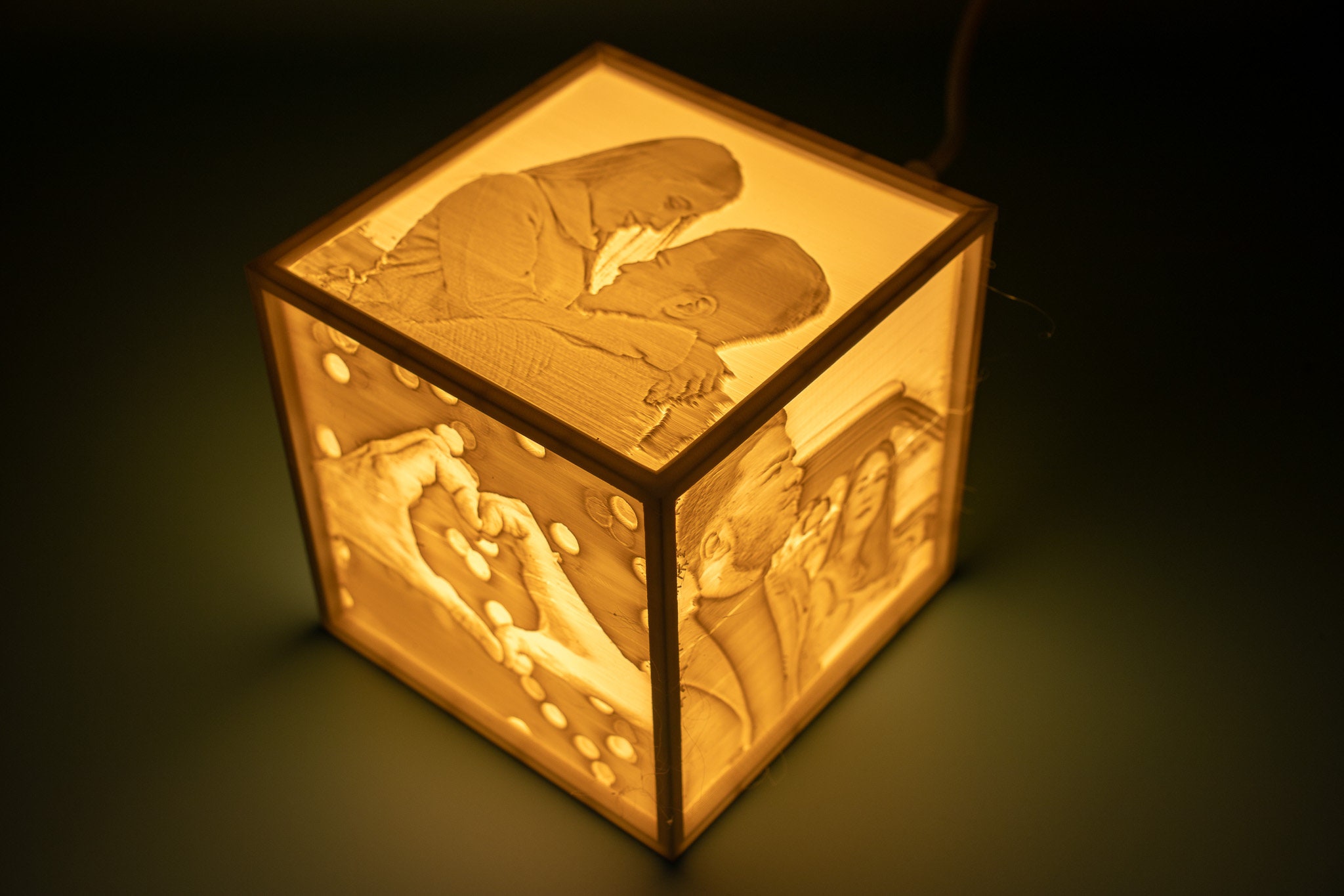 3D Print this Holiday Gift: Lithophane Light Box