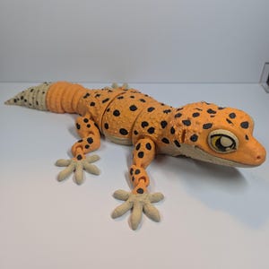 Articulated Leopard Gecko 3D Print - Movable Orange Lizard Fidget Toy, Reptile Desk Pet, Handcrafted Flexible Gecko