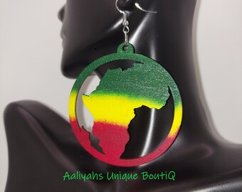 Pendientes de madera africana verde, amarilla y roja
