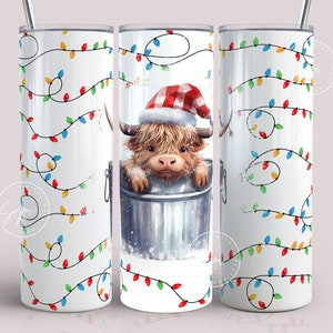 クリスマス ライト タンブラー ラップ、バケツに入ったハイランド牛の赤ちゃん、クリスマス休暇のギフト、20 オンス スキニー タンブラー昇華ラップ PNG、デジタル