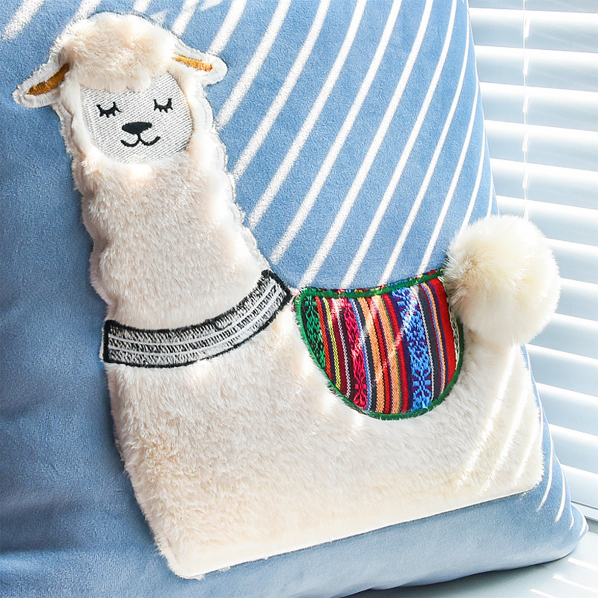 Embroidery Animal Pillow 58cm / Alpaca