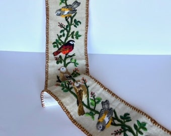 Vintage Birds Embroidery Wall Hanging, Vintage Crewel Embroidery Birds Hanging Banner, Vintage Cottagecore, Bird Lover Gift