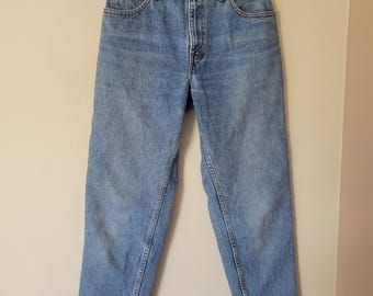 Jeans Levi's 551 de mezclilla para mujer, corte relajado, lavado medio, bajo sin rematar, estilo vintage de los años 90, talla 27.