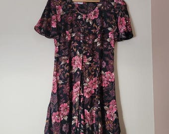 Mono vintage de los años 90 con estampado floral, estilo bohemio, con lazo en la espalda, estilo grunge, estilo romántico y oscuro