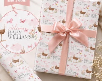 Gepersonaliseerd inpakpapier voor een babyshower | Cadeaupapier voor een welkomstcadeau | Cadeaupapier met babynaam op maat | Cadeaupapier met bloemen voor een baby | Cadeaupapier met vlinders