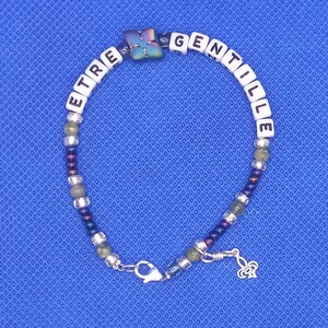 Sé amable pulsera francesa