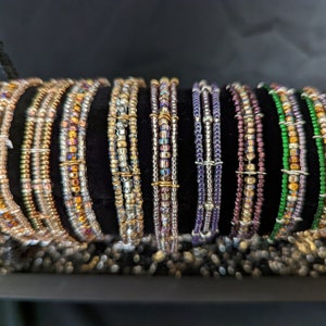 Cher mais pas cher (expensive looking but not expensive) fleur de lis bracelet set