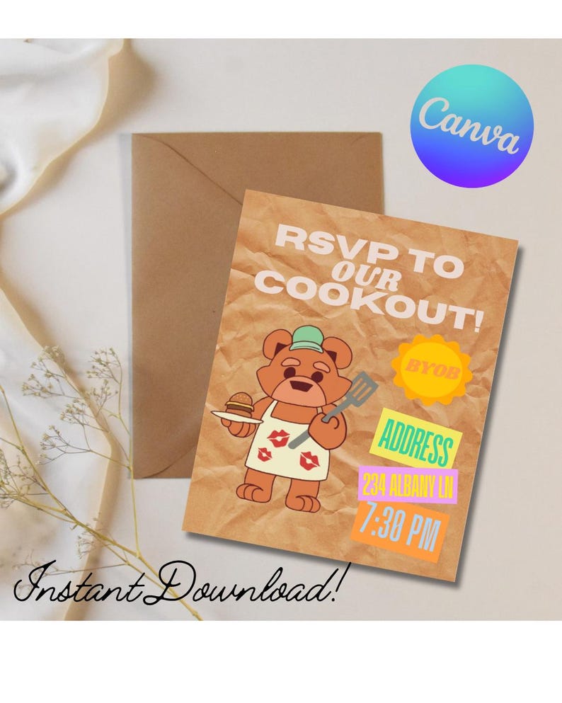 Puede incluir: Una tarjeta de invitaci&oacute;n marr&oacute;n con el texto "RSVP TO OUR COOKOUT!" y un oso de dibujos animados con un delantal. La tarjeta incluye la direcci&oacute;n "234 ALBANY LN" y la hora "19:30 PM". Tambi&eacute;n est&aacute;n presentes las palabras "Instant Download!".