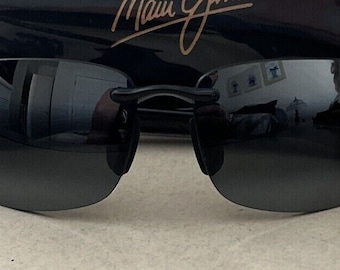 Gafas de sol polarizadas MAUI JIM Ho'okipa MJ407-02 con montura negra y lentes gris neutro