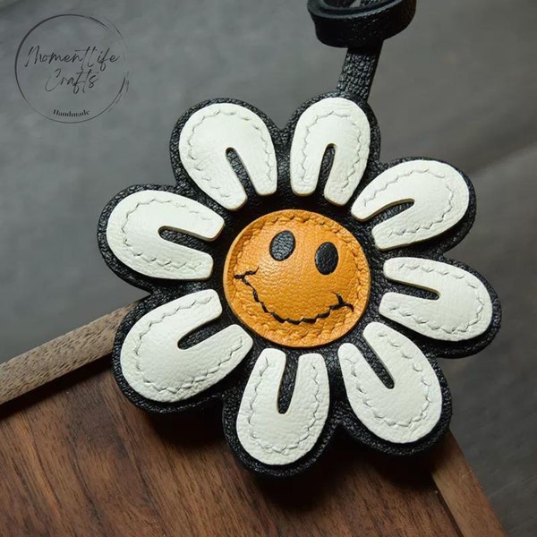 Leather flower bag charm l Smile Flower purse charm l  Car key&Purse Charm l Flower Keychain l Handmade l Gift for woman key fob Accessories