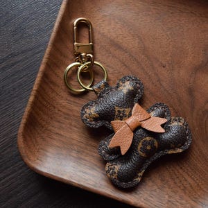 Vintage Bear Leather Keychain – bag accessory, leather purse charm, gift for friend