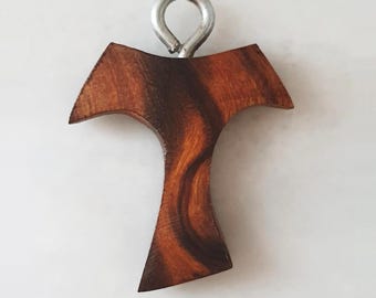 Colgante de cruz tau franciscana de madera de hierro – Madera natural mexicana / 3 cm, 4 cm